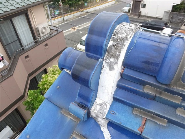 鬼瓦の裏側の漆喰